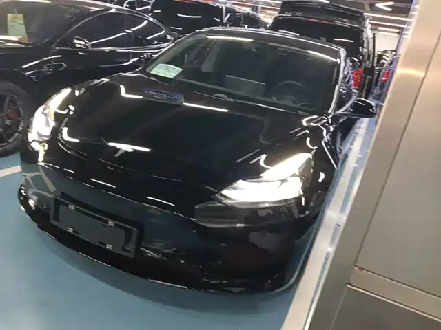 Tesla Model 3 Стандартный запас хода, задний привод, улучшенная