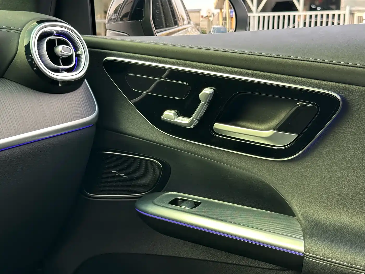 Mercedes-Benz GLC 2023 GLC 260 L 4MATIC Luxury 5-Seater фото 23