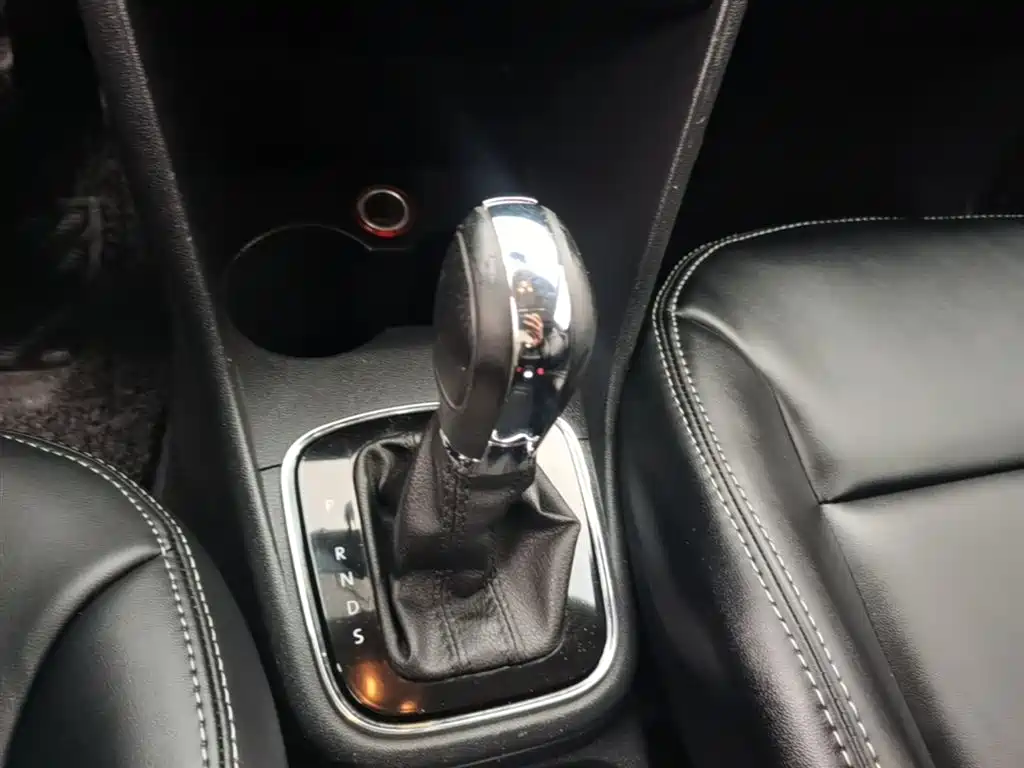 Volkswagen Polo 2016 1.6L Automatic Comfort фото 14