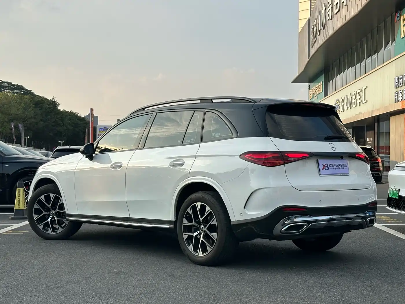 Mercedes-Benz GLC 2023 GLC 260 L 4MATIC Luxury 5-Seater фото 4