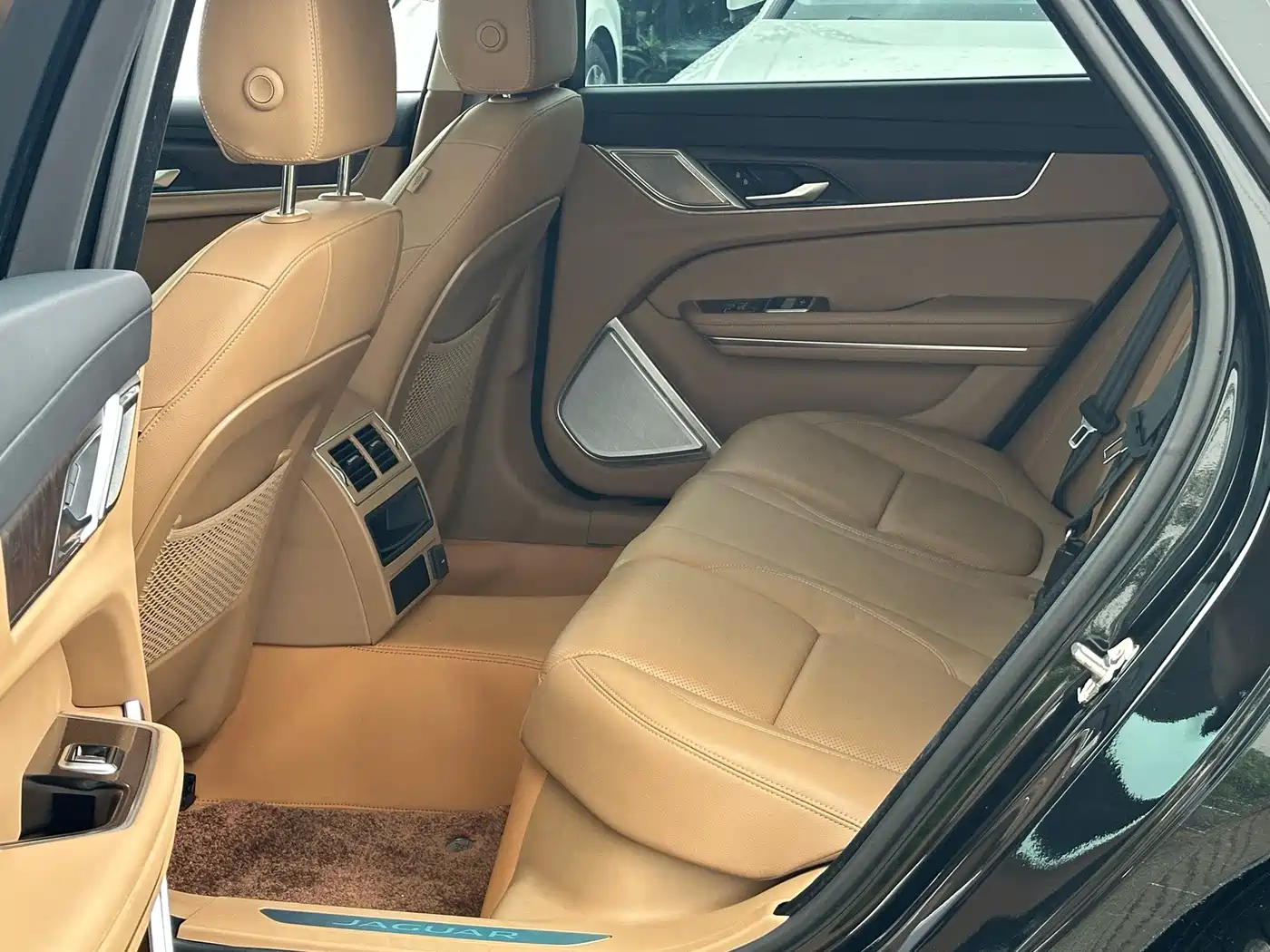 Jaguar XFL 2025 2025 2.0T P250 FWD Luxury Edition