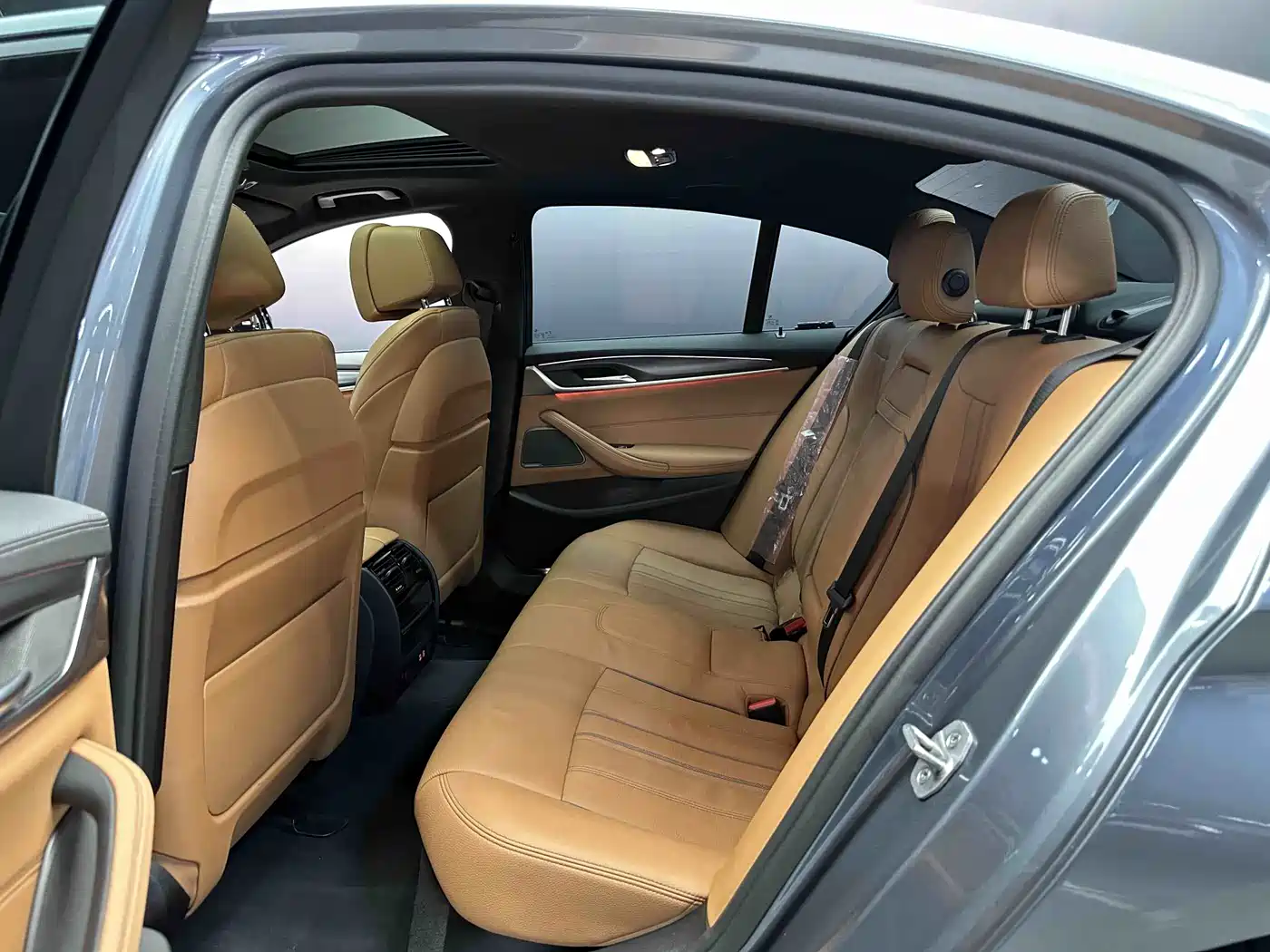 Photo 8 - BMW 5 Series (Import)