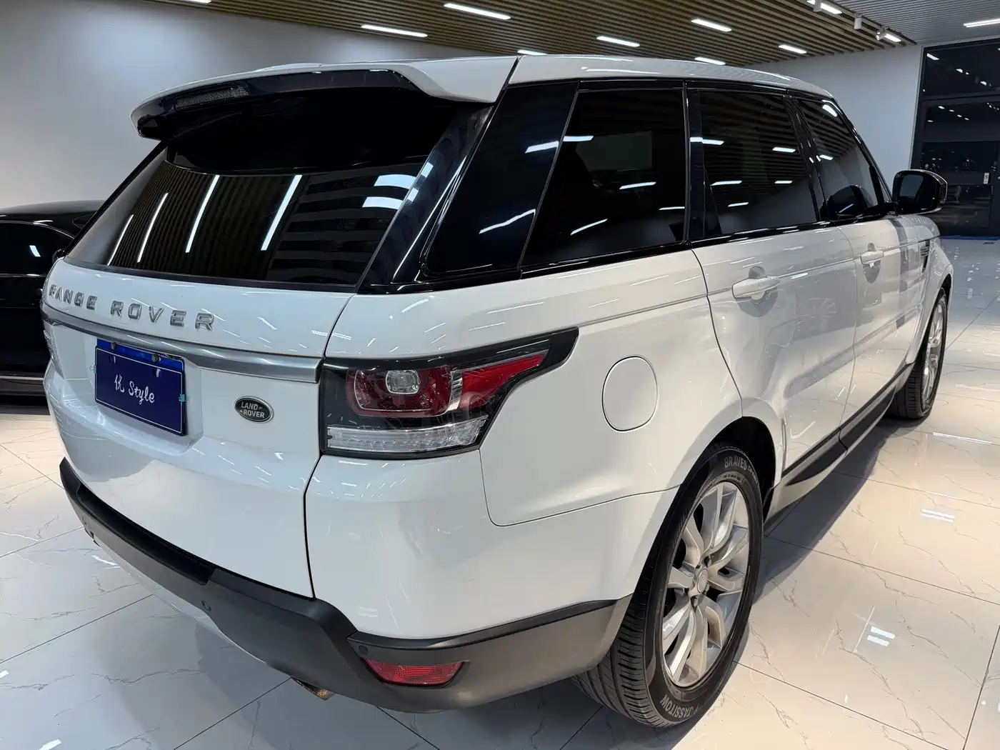 Land Rover Range Rover Sport 2015 3.0 SC V6 HSE фото 4