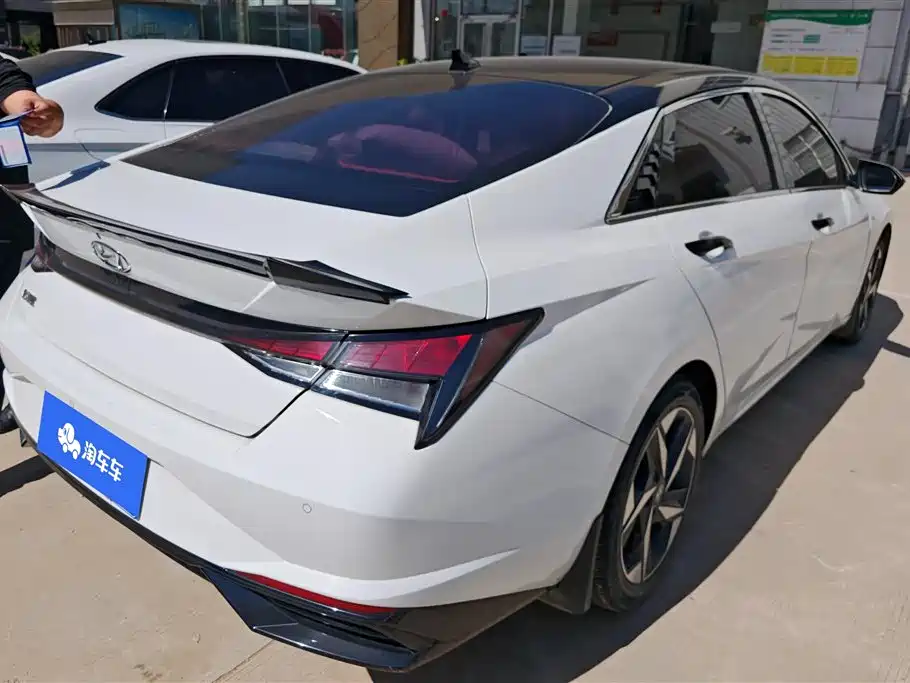 Hyundai Elantra 2022 1.5L CVT GLX Elite Edition фото 3