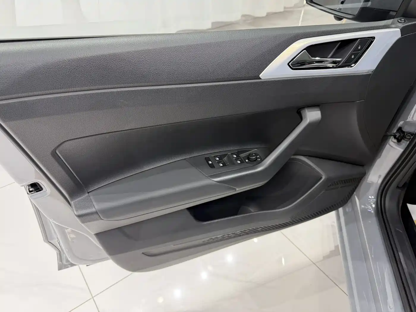 Volkswagen Polo 2023 Plus 1.5L Automatic Colorful Tech Edition фото 8