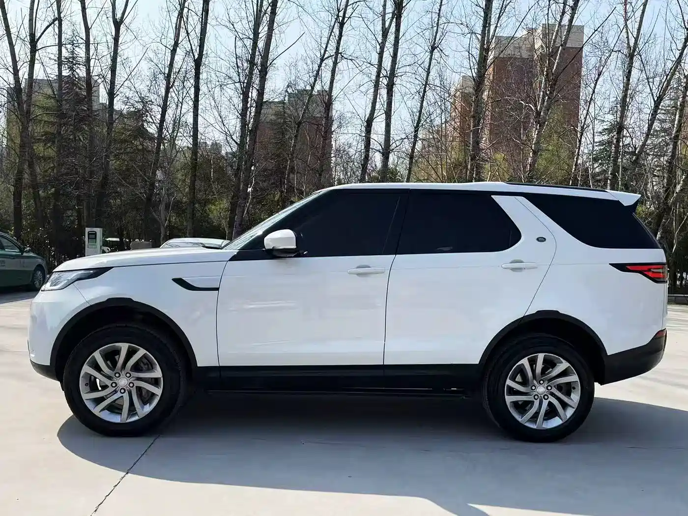 Land Rover Discovery 2018 3.0 SC V6 HSE фото 3