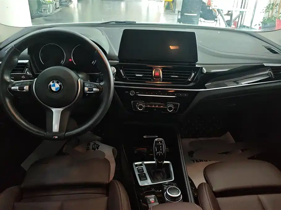 BMW 1 Series 2022 120i M Sport Shadow Edition фото 12