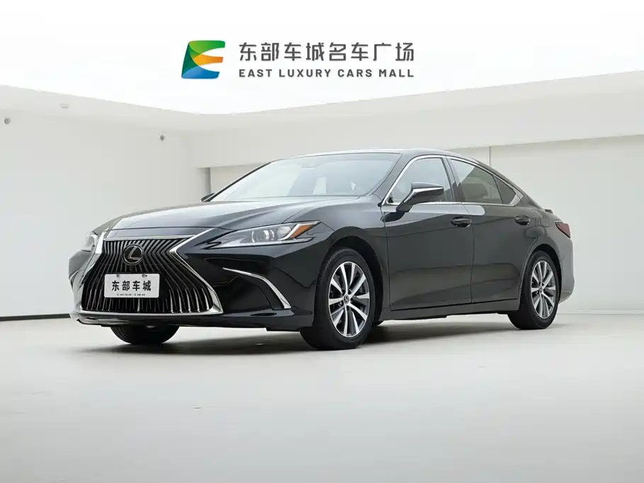 Фото 1 - Lexus ES