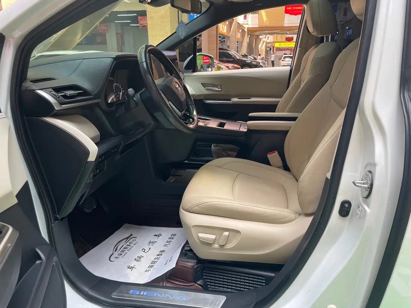 Toyota Sienna 2021 2.5L Hybrid Premium Edition фото 8