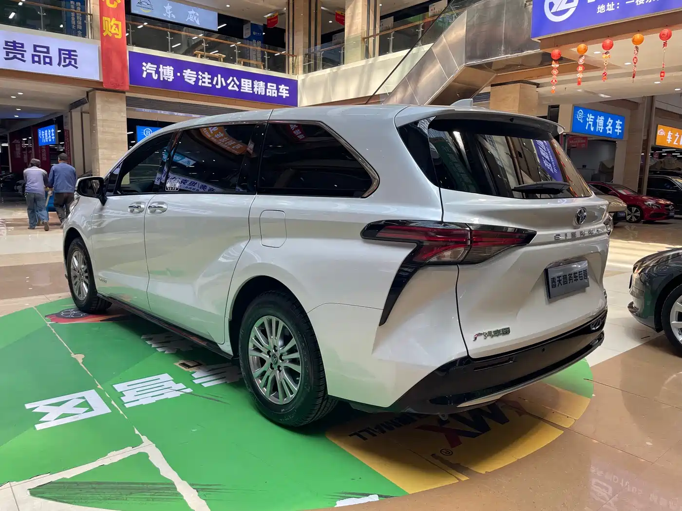 Toyota Sienna 2021 2.5L Hybrid Premium Edition фото 5