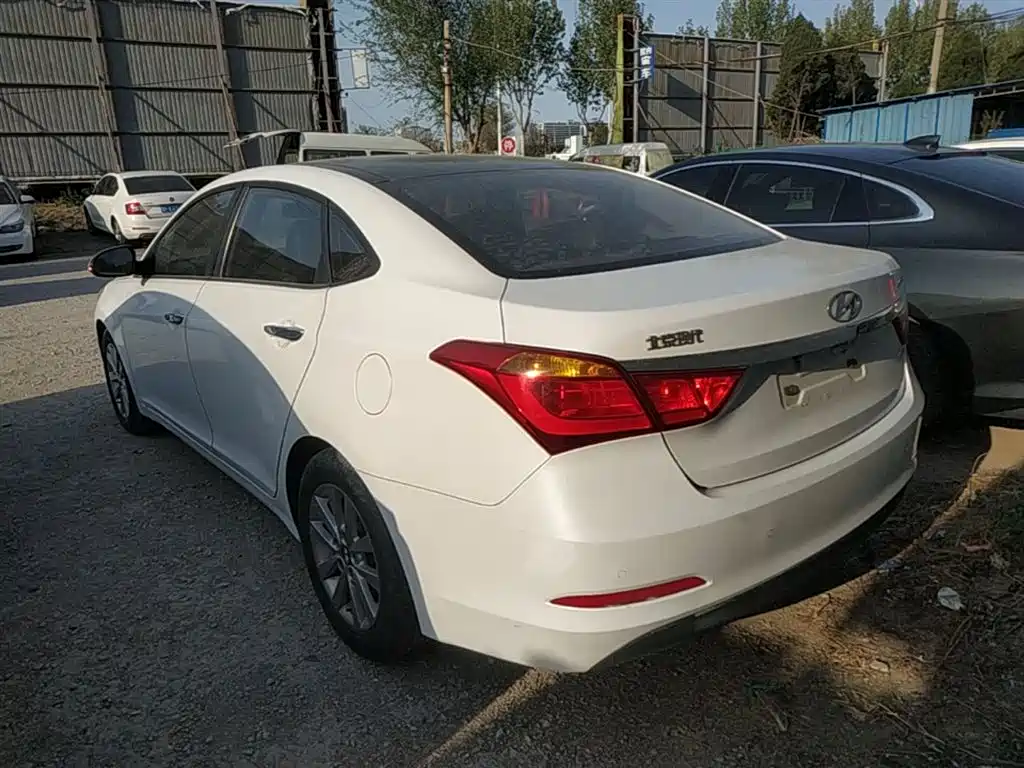 Hyundai Mistra 2014 1.8L Auto Smart GLS фото 5
