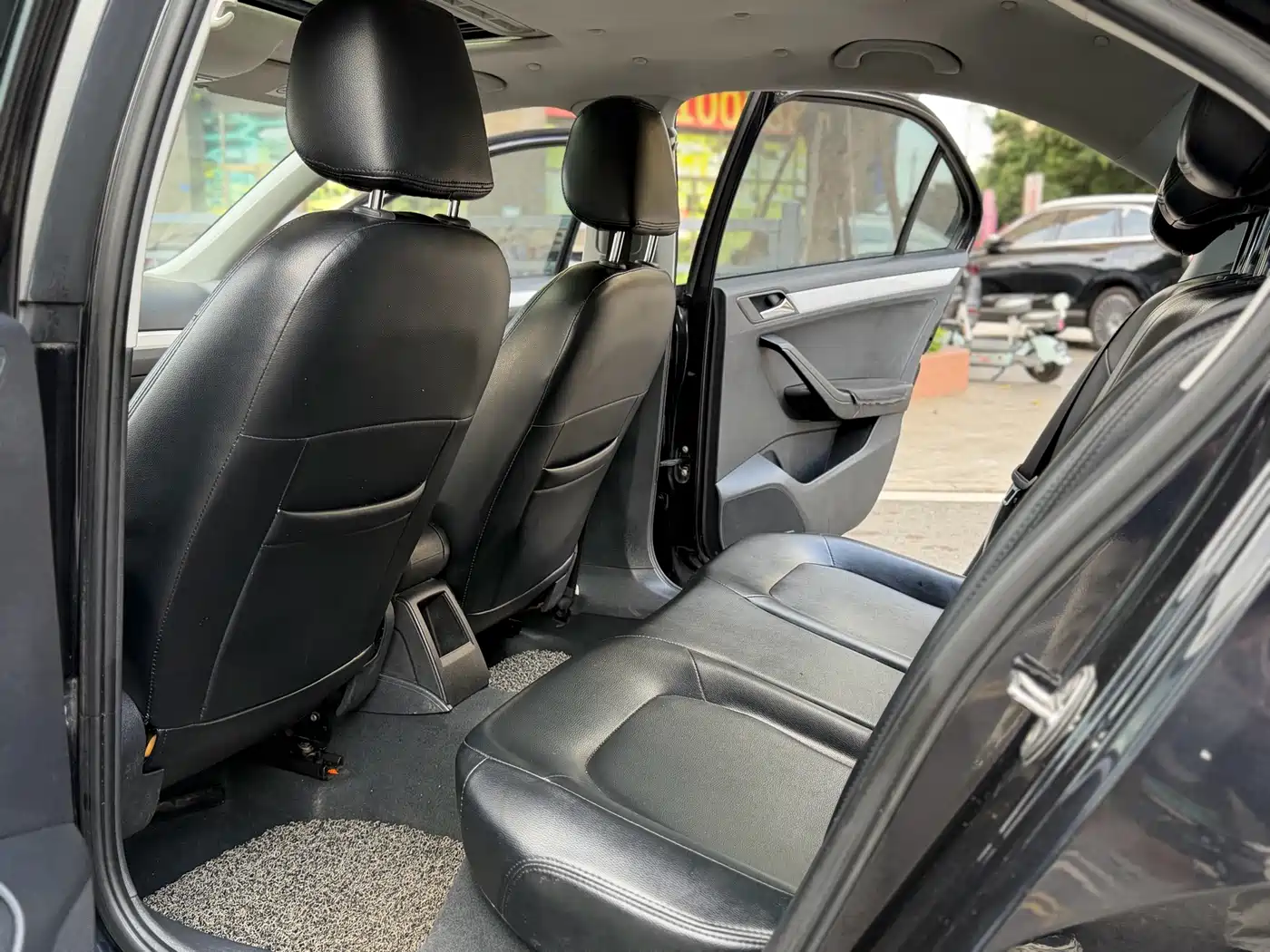 Volkswagen Jetta 2015 1.6L Auto Comfort фото 6