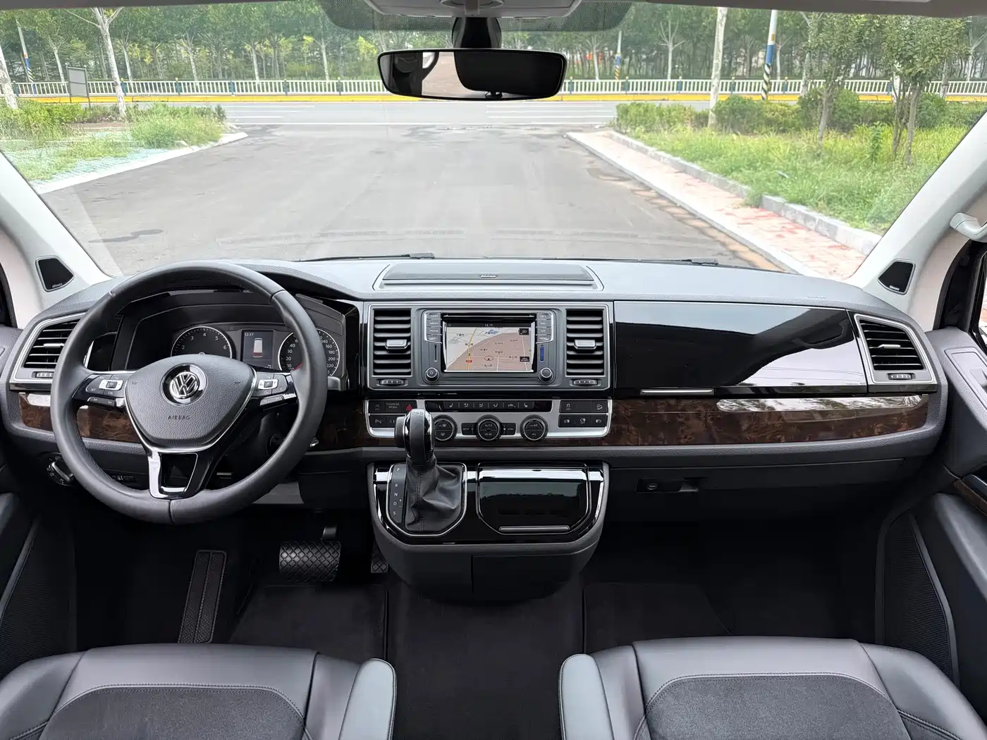 Volkswagen Multivan 2017 2018 2.0TSI 4WD Premium Edition 7-Seater