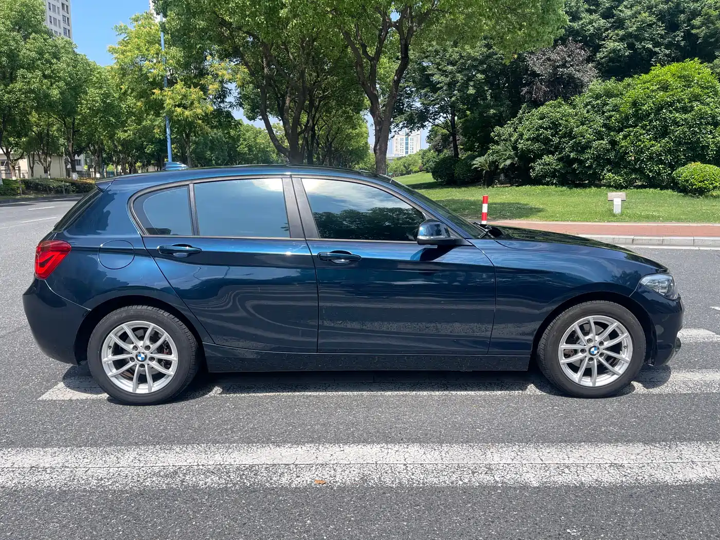BMW 1 Series (Import) 2015 118i Leading фото 11
