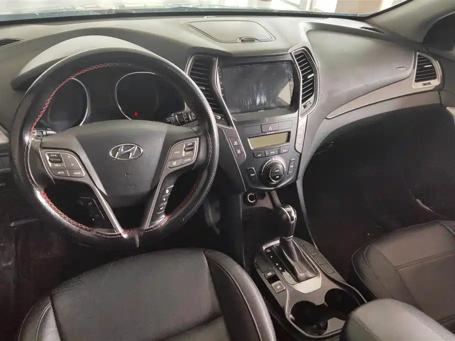 Hyundai Santa Fe 2013 Model 2.4L Automatic 2WD Smart фото 12