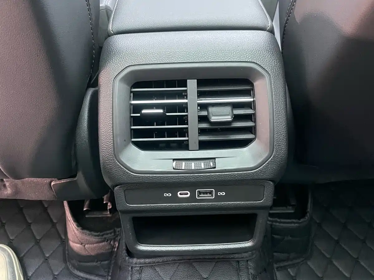 Volkswagen Tharu 2022 280TSI FWD Luxury Edition фото 22