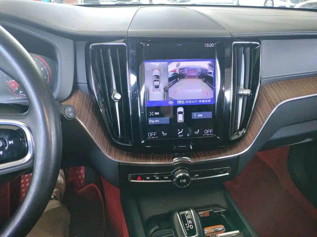 Фото 9 - Volvo XC60