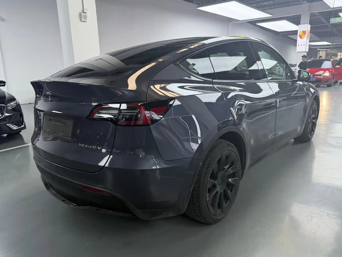 TESLA MODEL Y