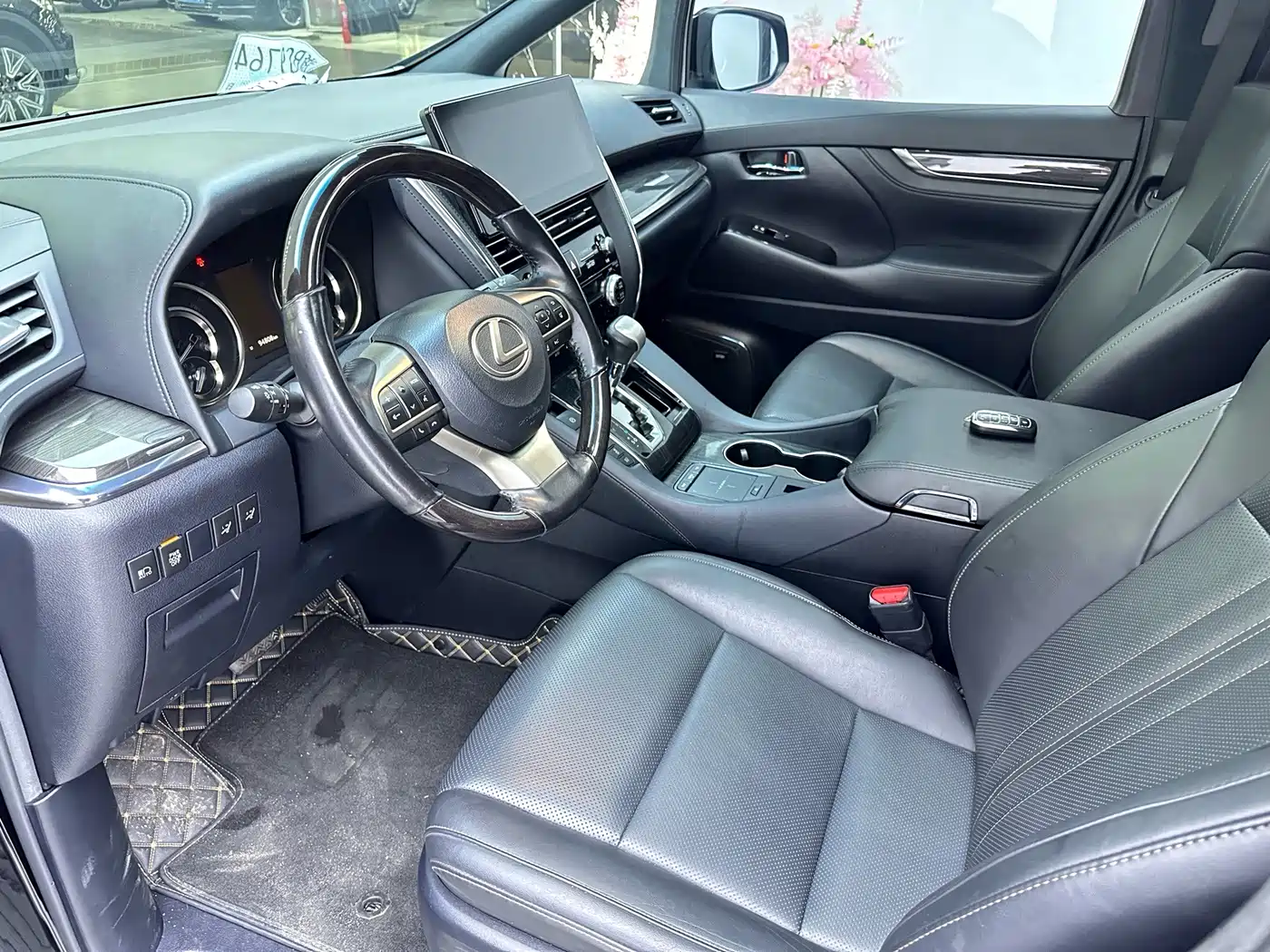 Lexus LM 2021 2020 300h 4-Seat Imperial Edition