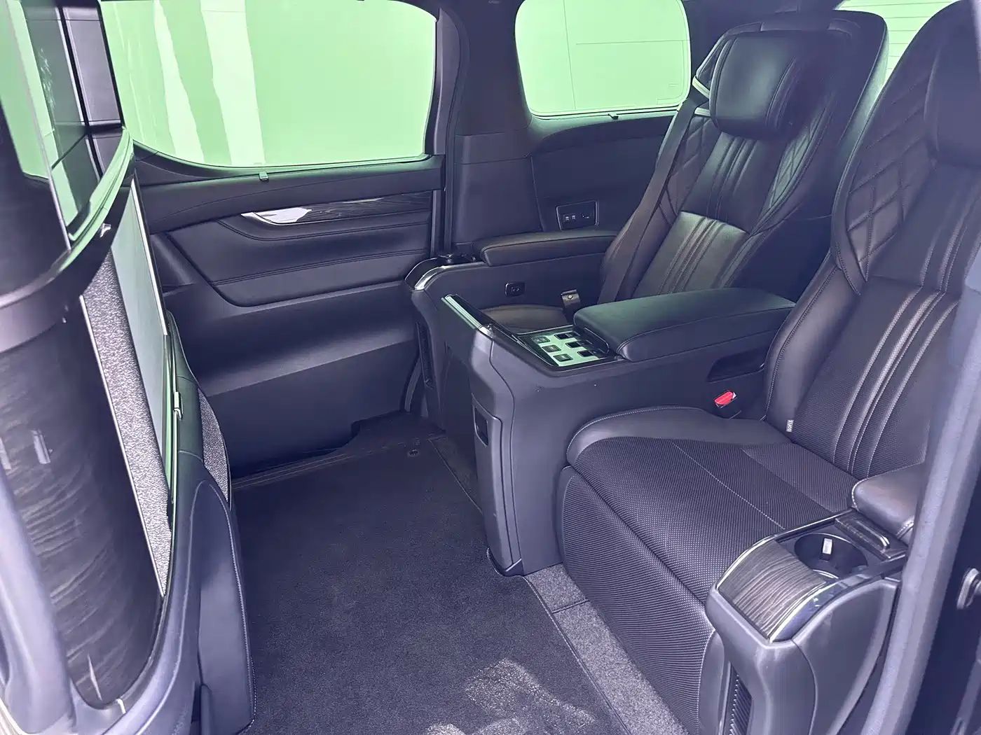 Lexus LM 2021 2020 300h 4-Seat Imperial Edition