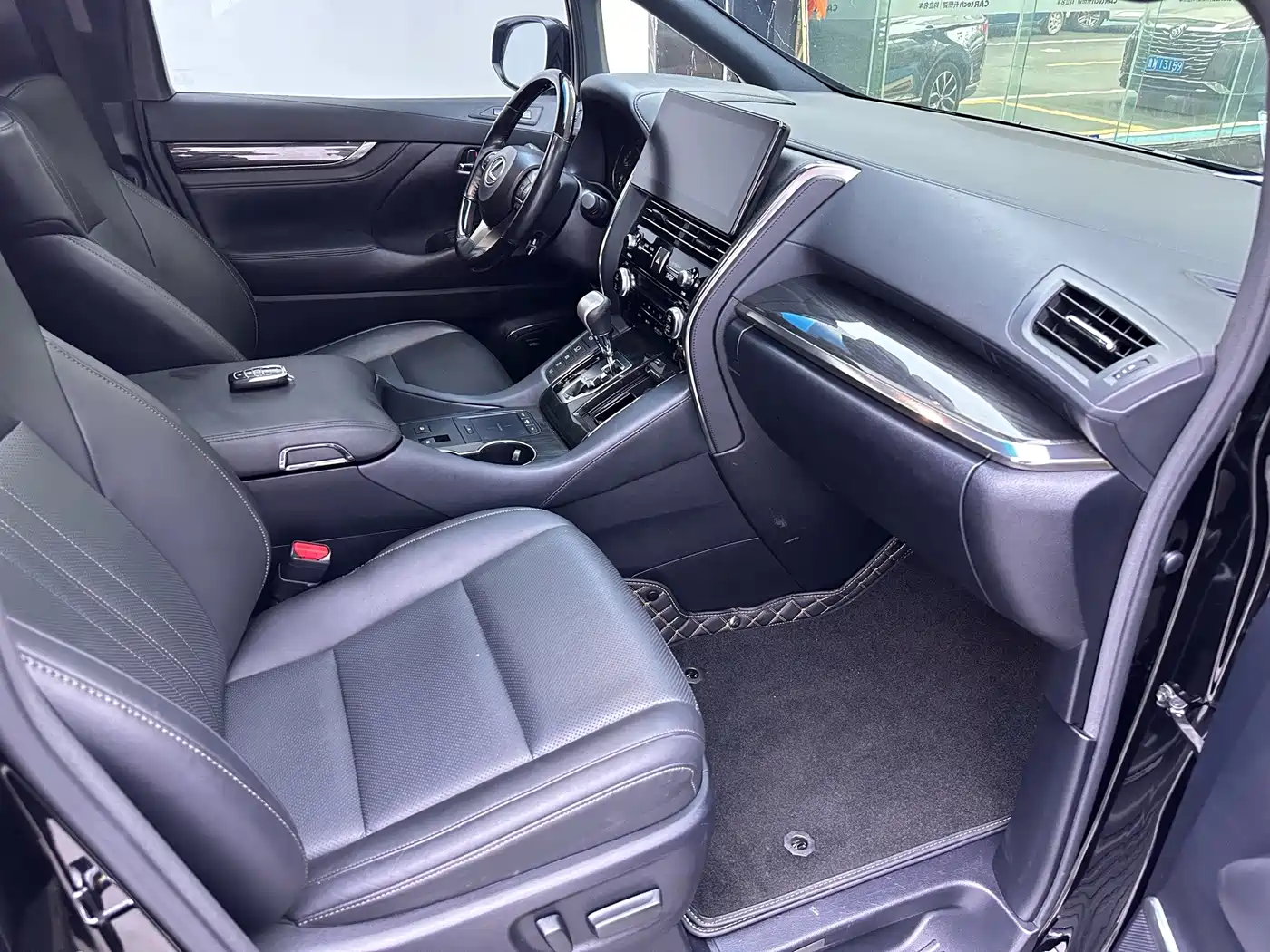 Lexus LM 2021 2020 300h 4-Seat Imperial Edition