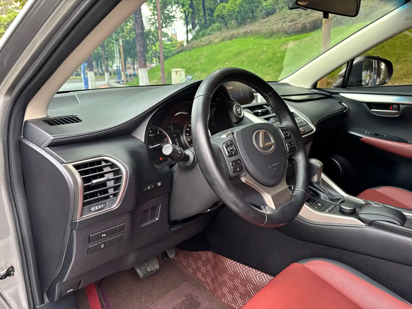 Lexus NX 2015 200t AWD F Sport фото 10