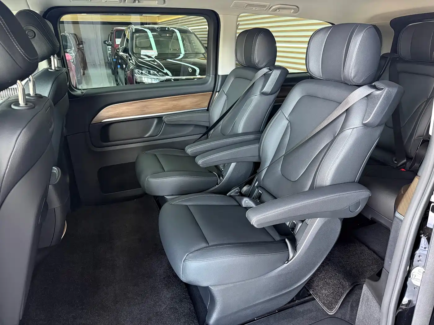 Mercedes-Benz V-Class 2025 2025 V 300 Navigator Edition