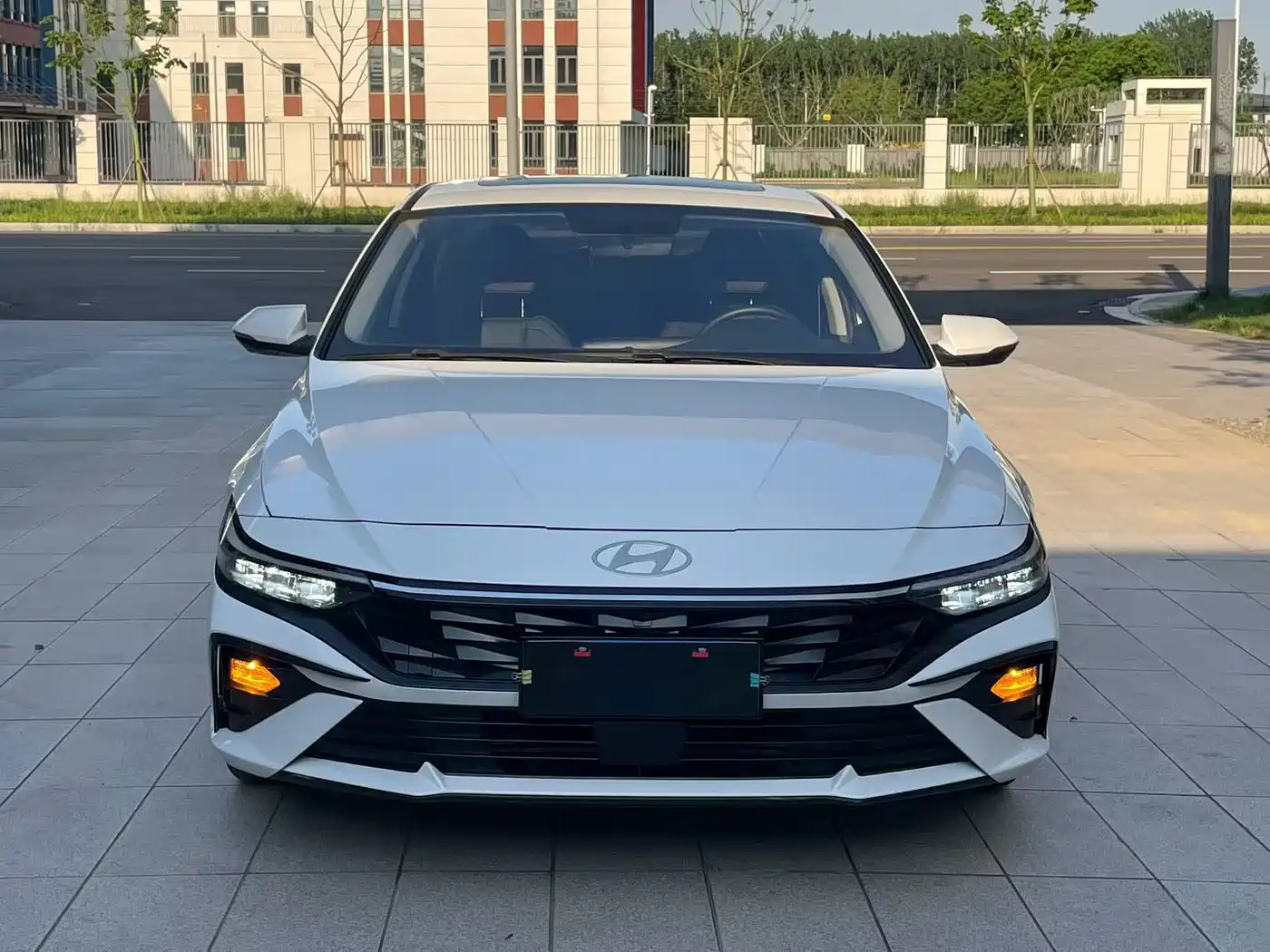 Hyundai Elantra 2023 1.5L CVT GLX Elite Edition фото 2