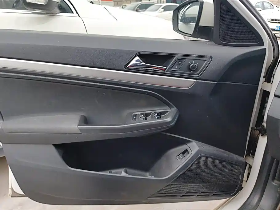 Volkswagen Lavida 2017 1.6L Automatic Trend Edition фото 7