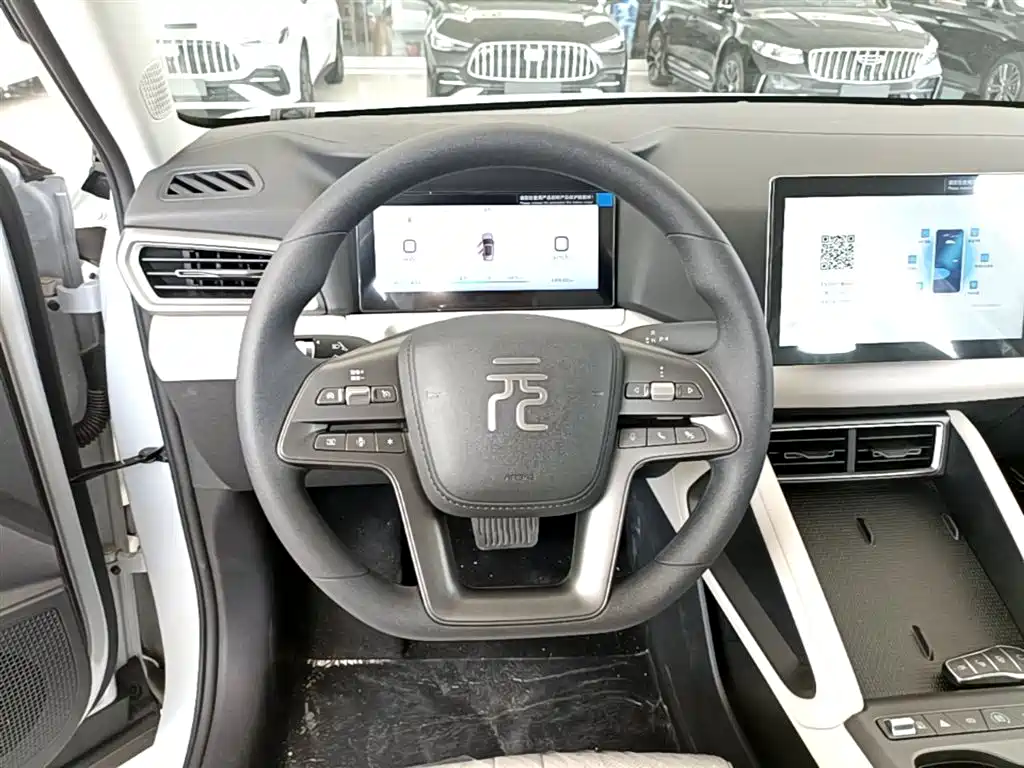 BYD Yuan UP 2025 Model 301KM Navigator фото 11
