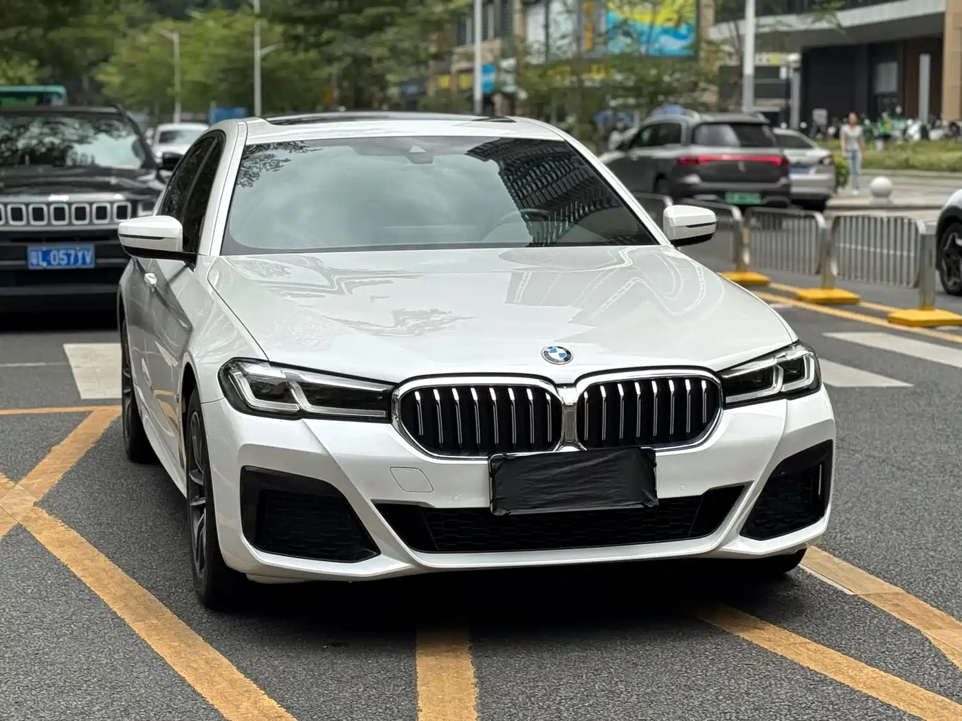 BMW 5 Series 2022 525Li M Sport Package фото 12