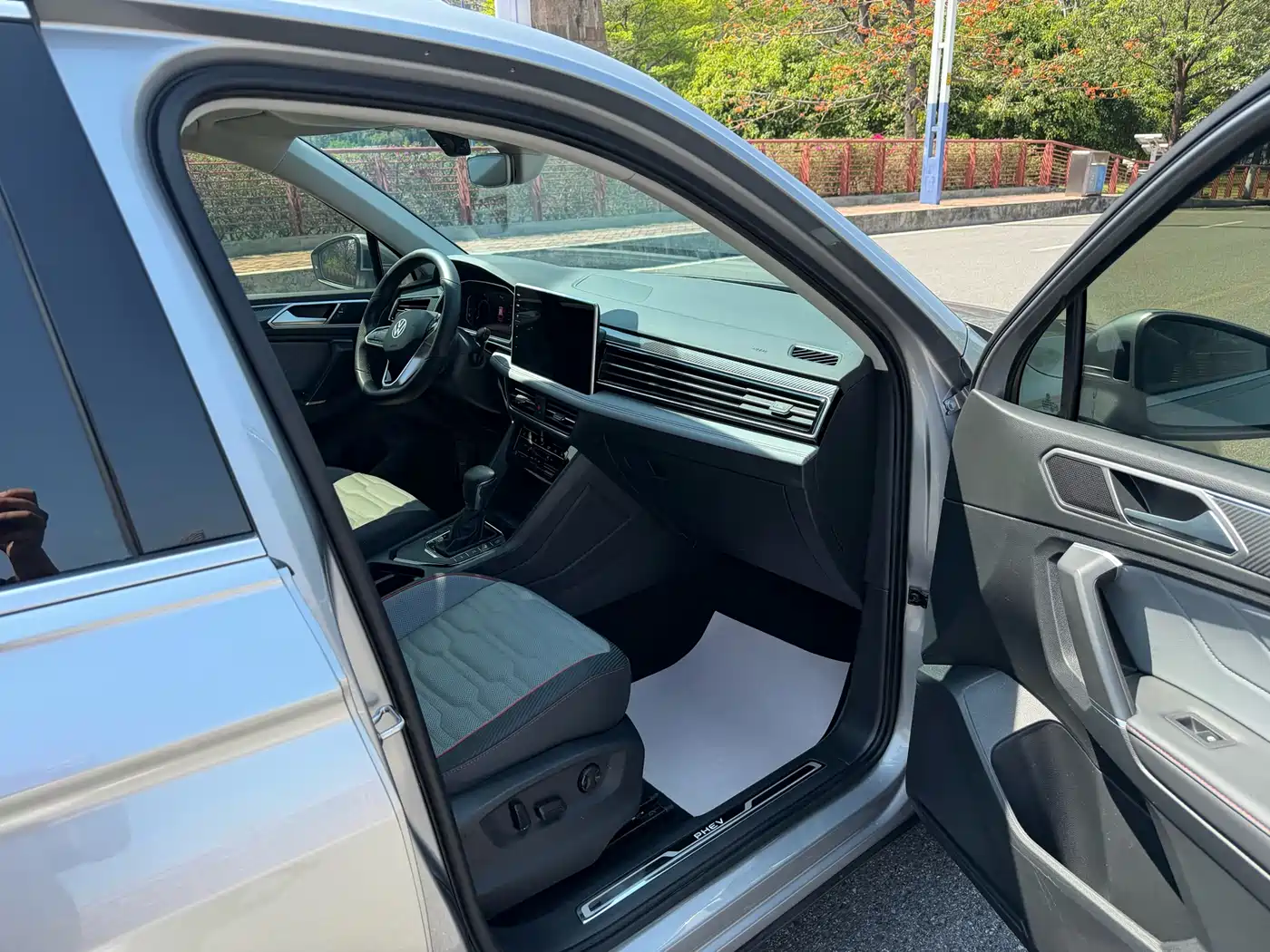 Volkswagen Tiguan L PHEV 2022 430PHEV Plug-in Hybrid Flagship Edition фото 23