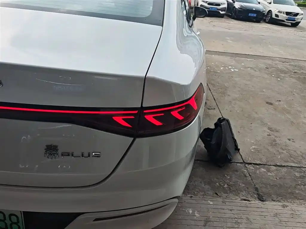 BYD Qin PLUS 2021 DM-i 55KM Flagship фото 8
