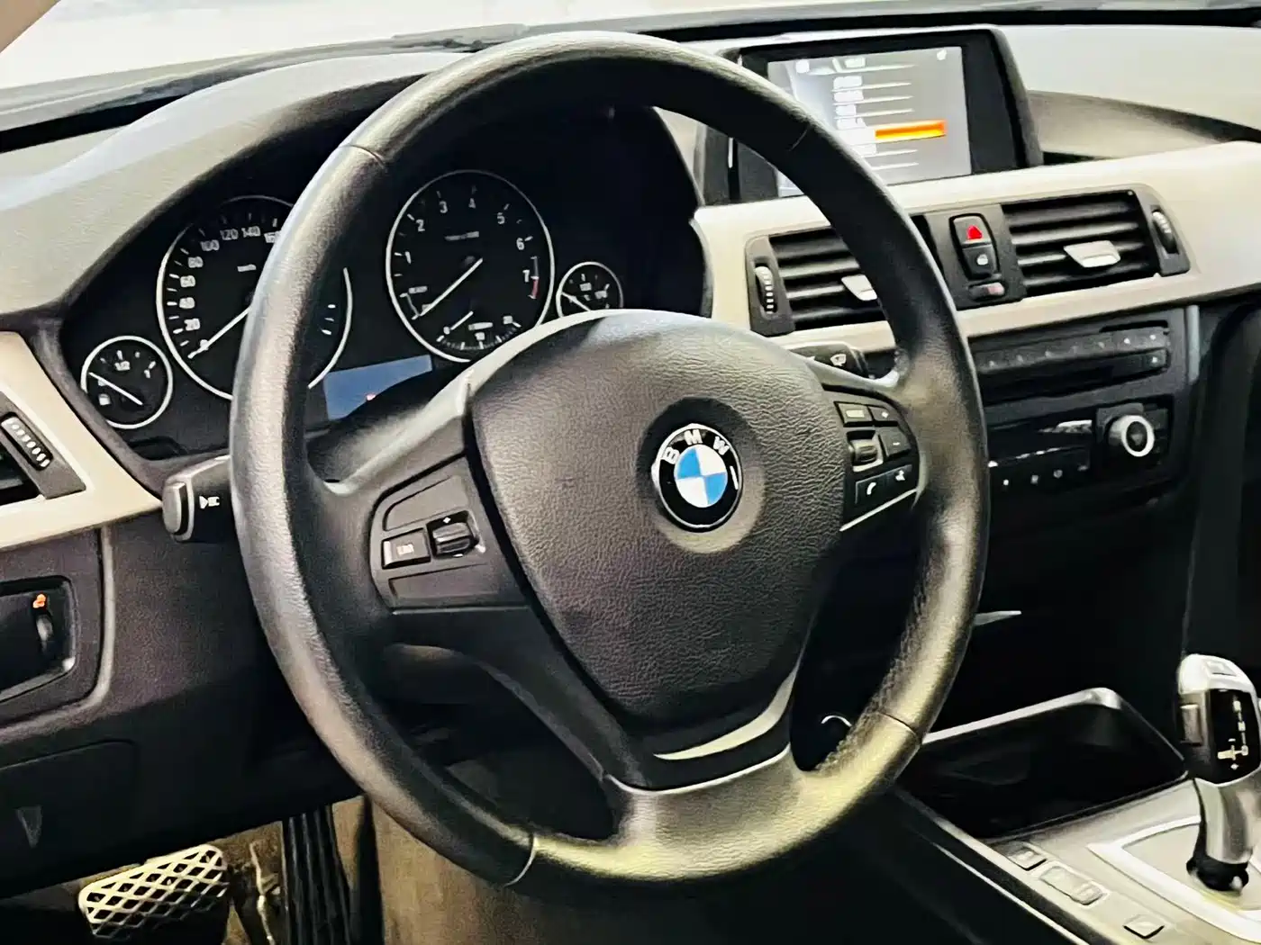 BMW 3 Series 2014 320Li Fashion фото 11