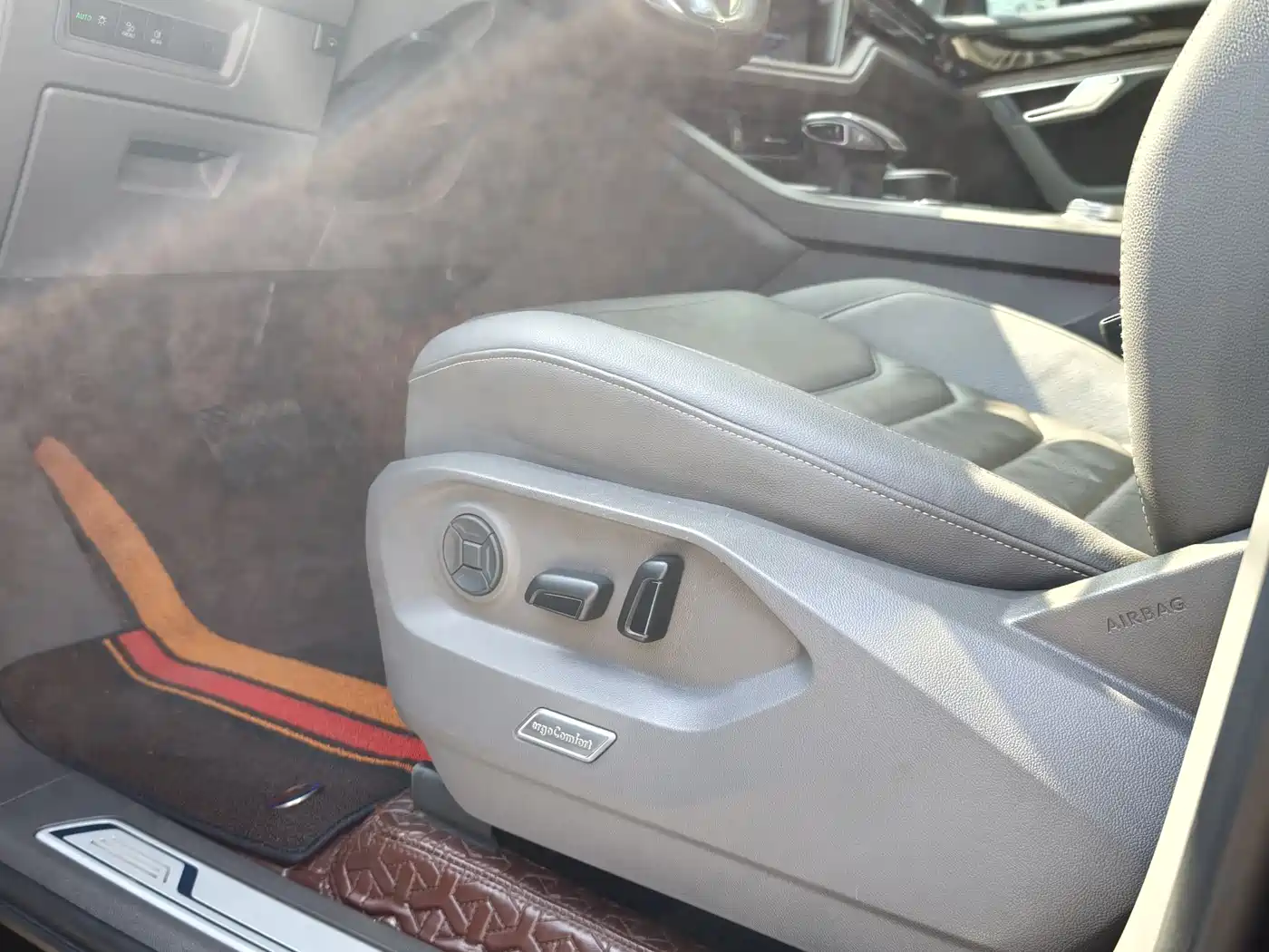 Volkswagen Touareg 2019 2.0TSI Sharp Wing Edition China VI фото 8