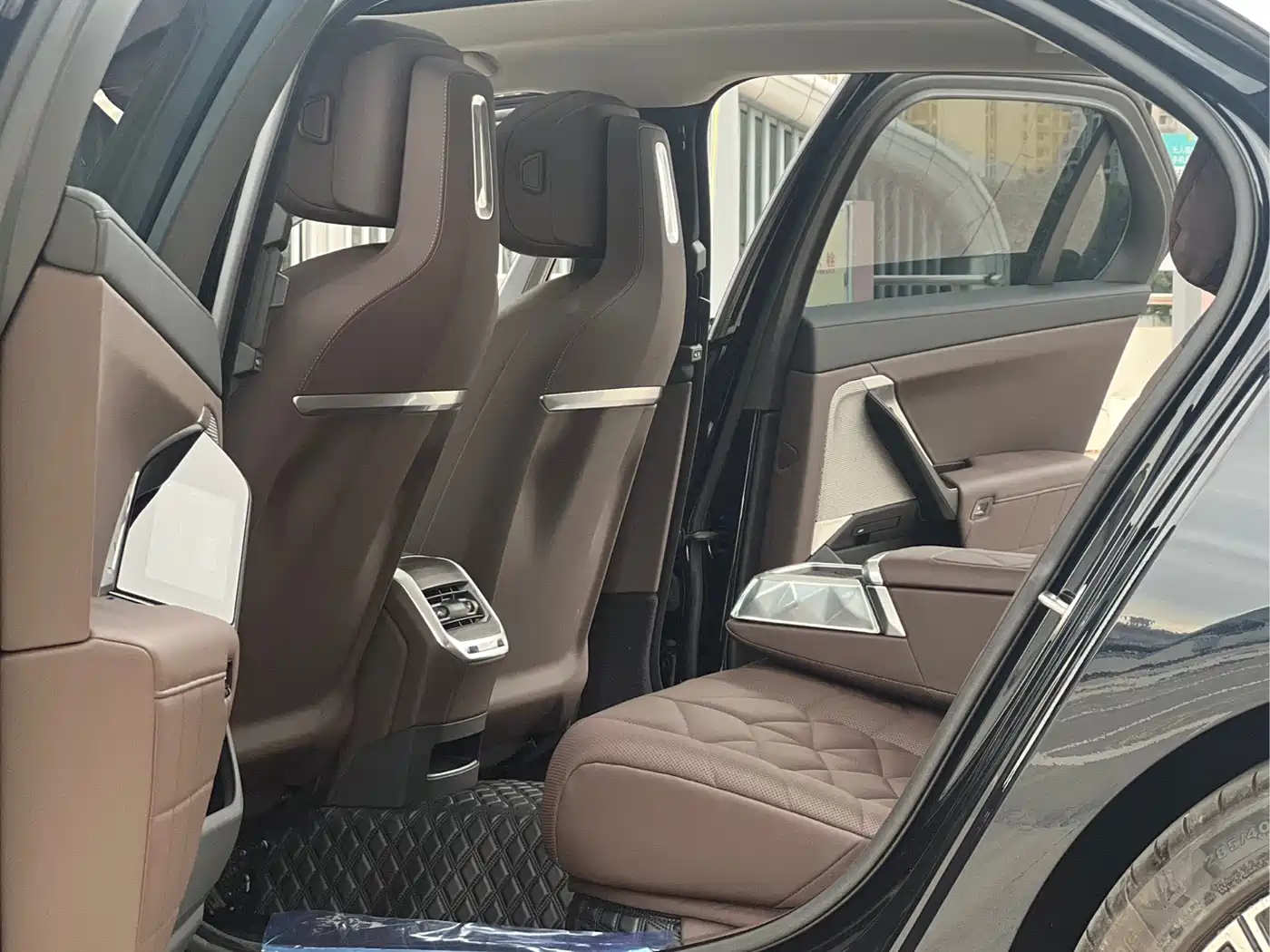BMW 7 Series 2023 Model 735Li M Sport Package фото 5