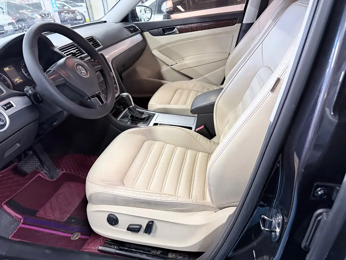 Volkswagen Passat 2014 1.8TSI DSG Luxury Edition фото 8