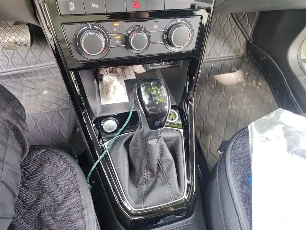 Volkswagen Tanying 2021 1.5L Automatic Smart Connect Edition фото 10