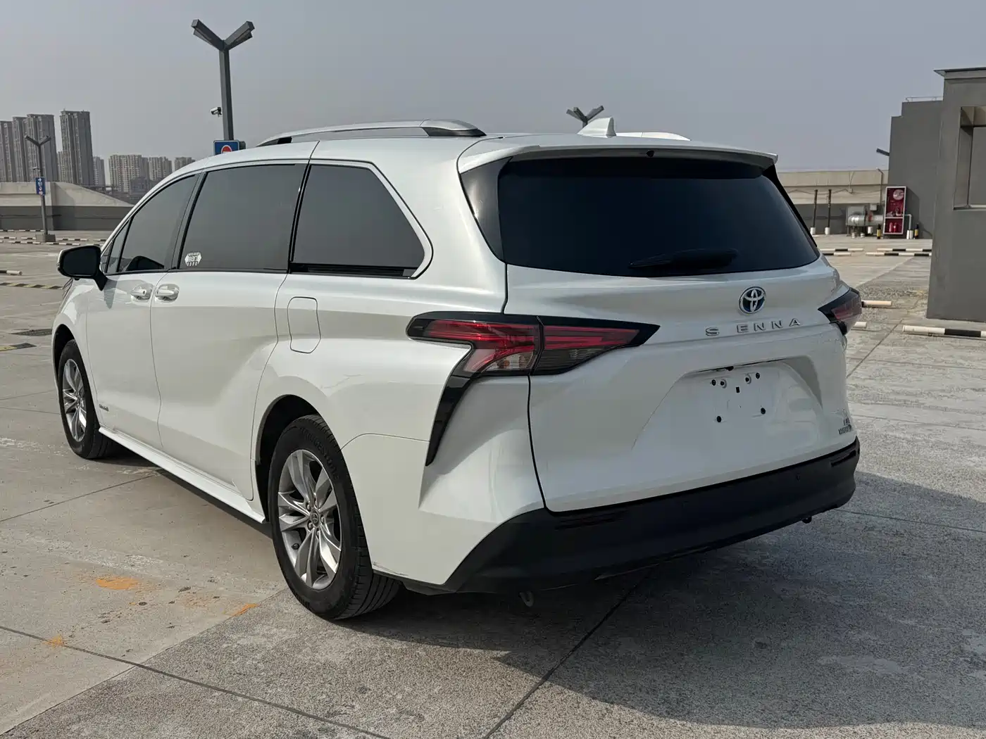 Toyota Sienna 2023 2.5L Hybrid Comfort Edition фото 6