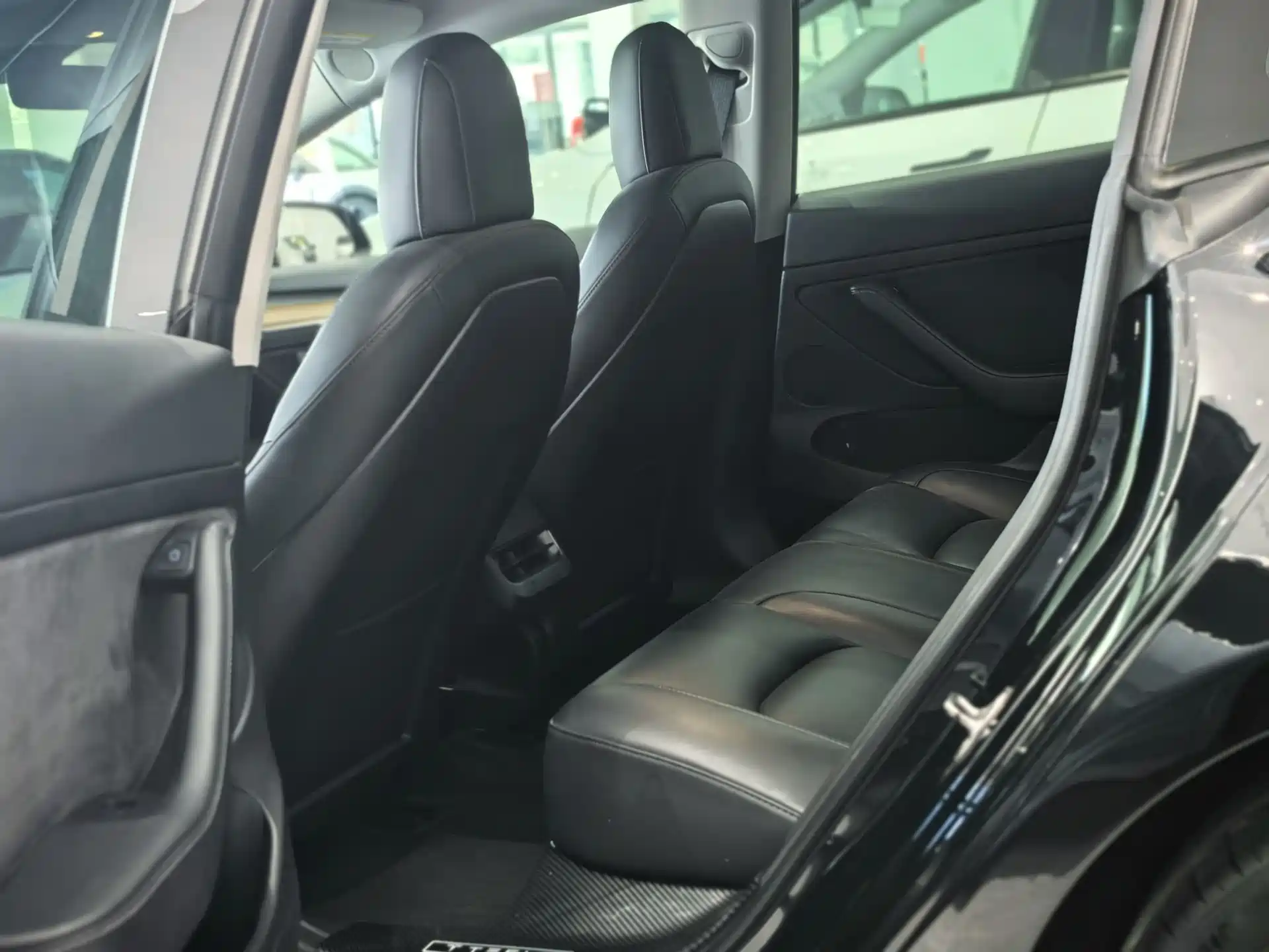 Фото 8 - Tesla Model 3
