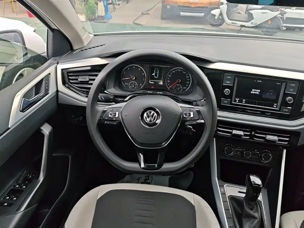 Volkswagen Polo 2019 Plus 1.5L Automatic Colorful Tech Edition фото 11