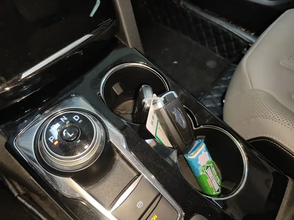 Фото 9 - Ford Escape