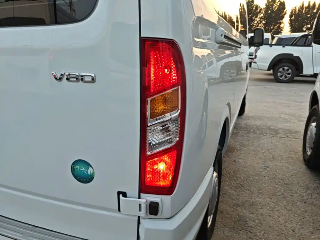 SAIC Maxus Xintu V80 2025 2024 Model Year Aoyunton Value Edition 6MT Long Wheelbase Medium Roof 127Ps 6/7/8/9-Seater