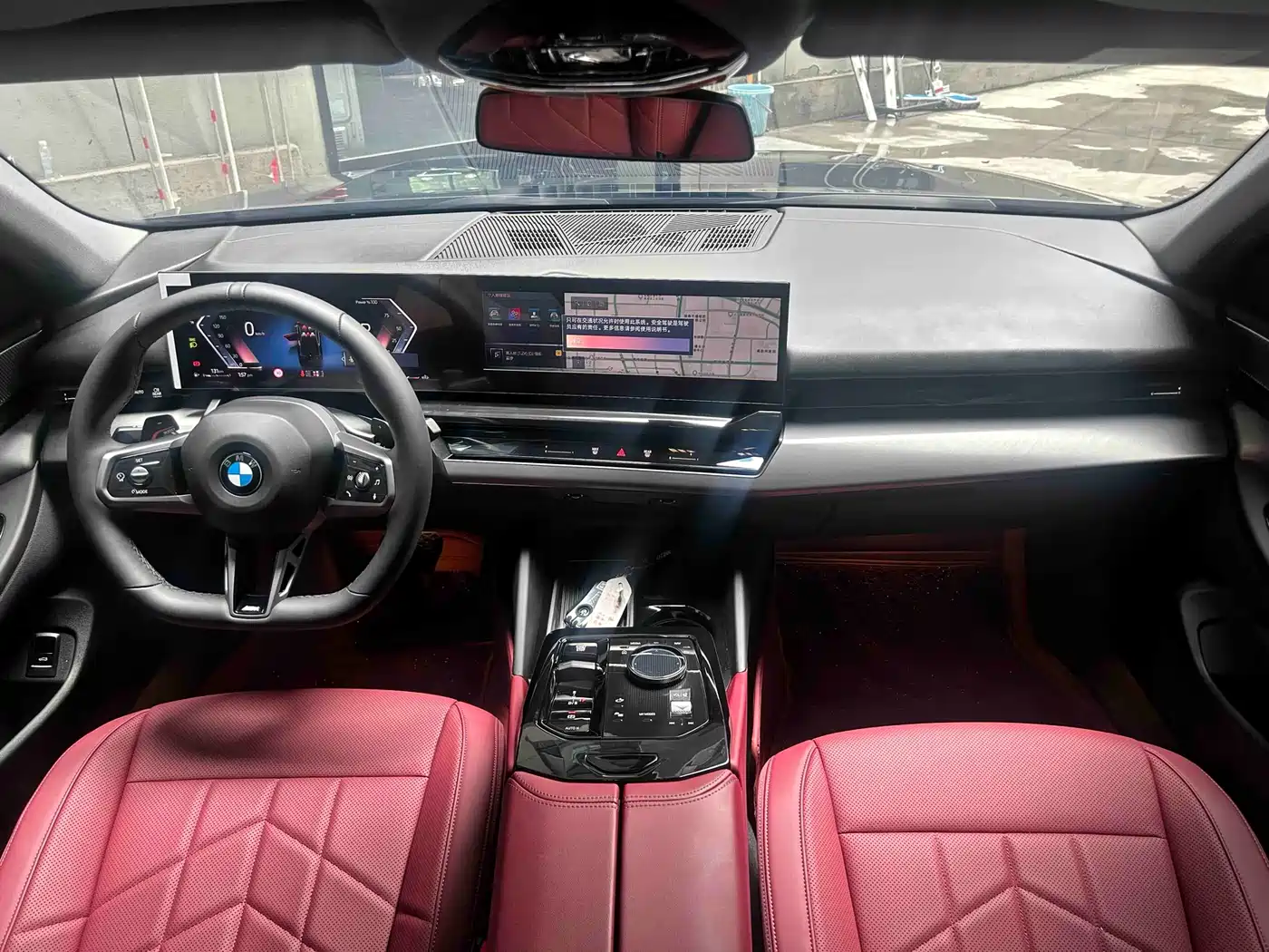 BMW 5 Series 2025 530Li Leading M Sport Package фото 13