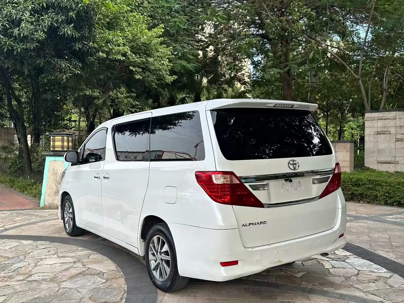 Toyota Alphard 2012 2.4L Luxury Edition фото 5