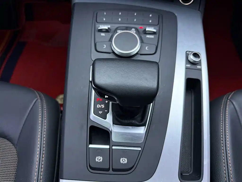 Audi Q5L 2020 Facelift 40 TFSI Honor Fashion фото 20