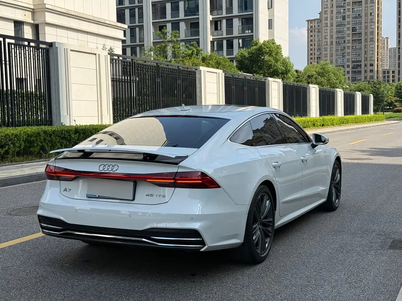 Audi A7 2023 Model 45 TFSI Premium Selection Edition фото 6