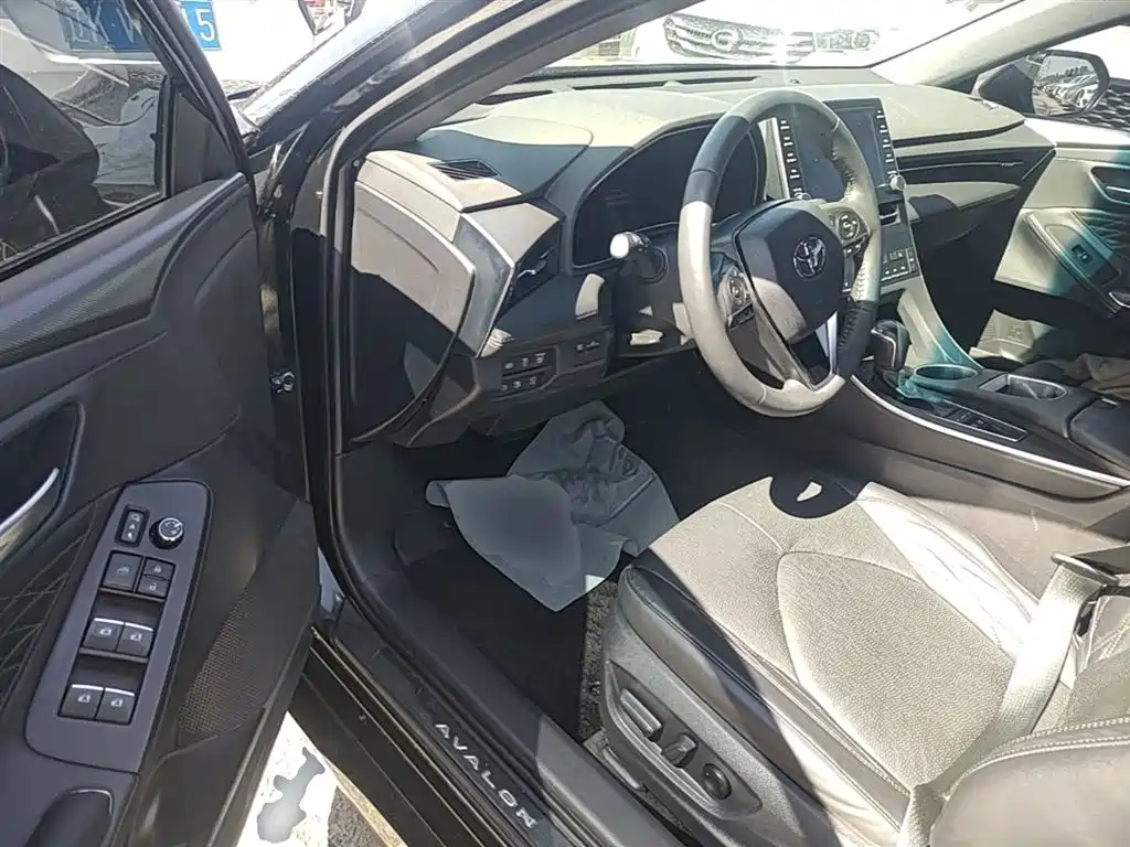 Toyota Avalon 2019 Hybrid 2.5L XLE Premium Edition China VI фото 15