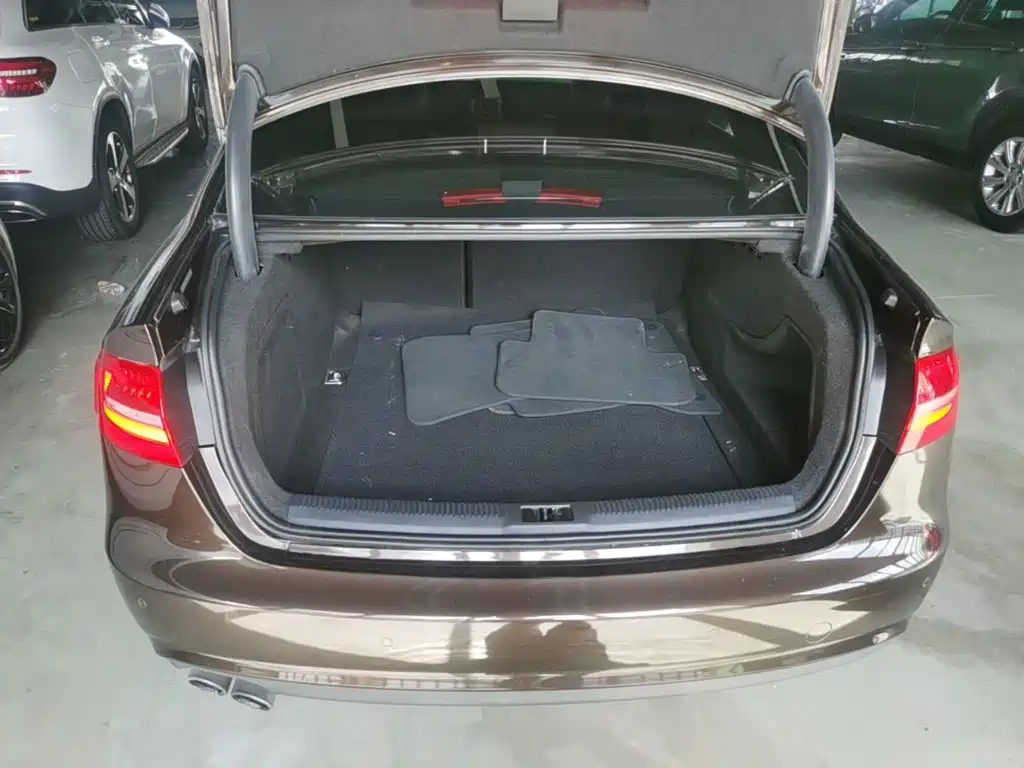 Фото 19 - Audi A4L