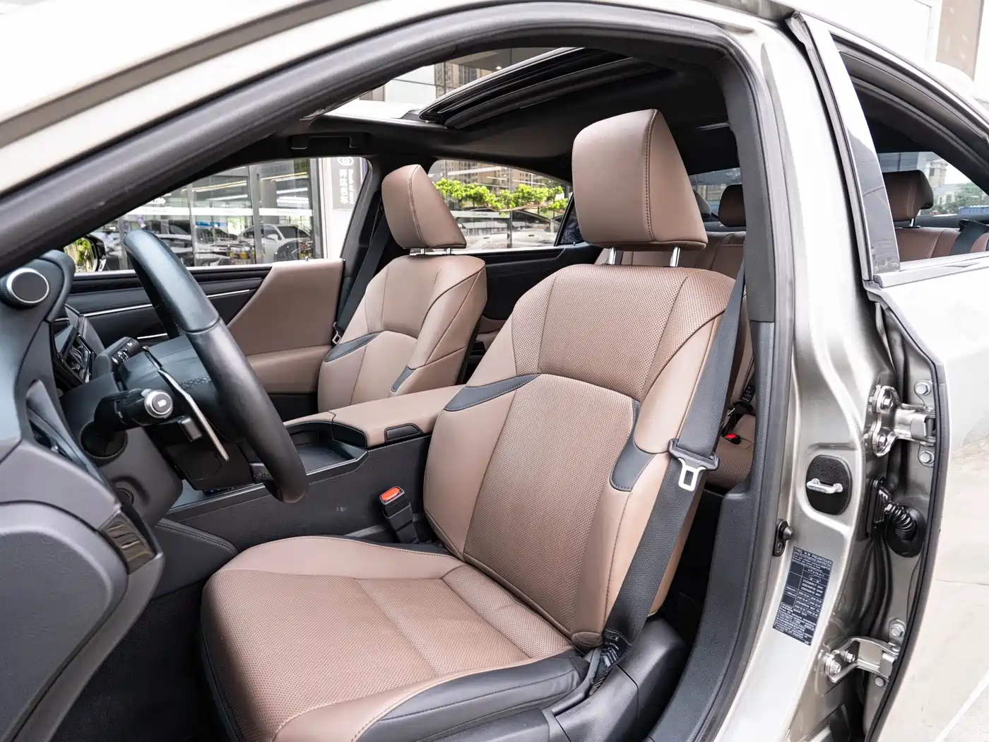 Lexus ES 2022 300h Ultimate Edition фото 11